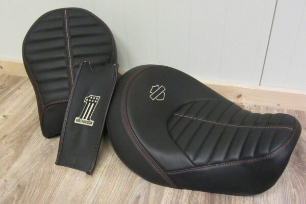 zadel en tankpad opnieuw bekleed Harley-Davidson