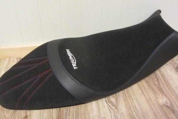 zadel Triumph Tiger sport 800 aangepast in comfort en nieuwe bekleding