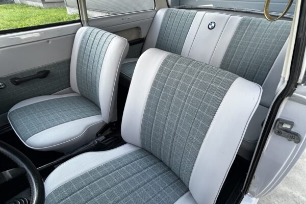 Interieur BMW 700 opnieuw bekleed