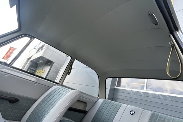 gespannen dakhemel BMW 700 opnieuw
